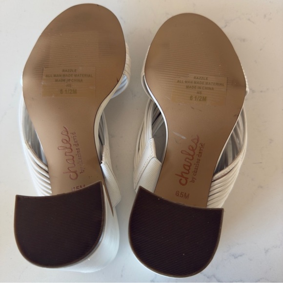 Charles by Charles David Razzle Sandal in white Size: 6.5 - Picture 5 of 5